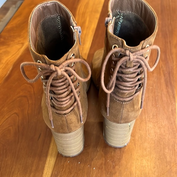 Caramel open toe booties with chunky heel, inside ankle zip, women’s sz 10 - Picture 3 of 9